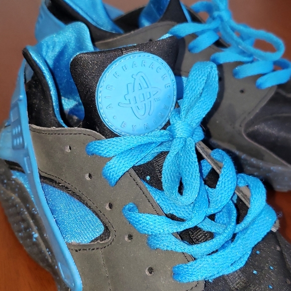 Sneakers - Picture 4 of 7